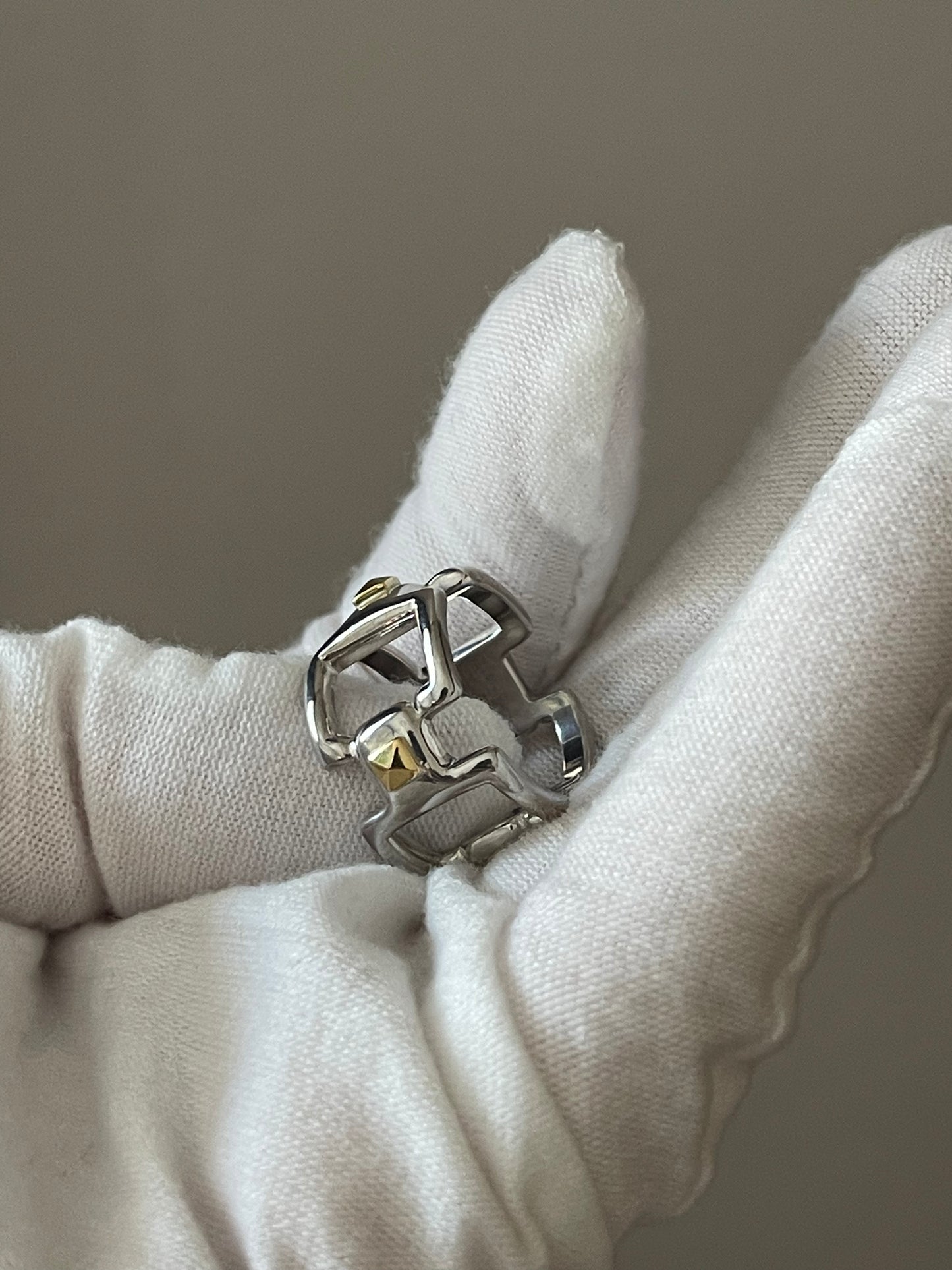 Squares pyramid studs ring