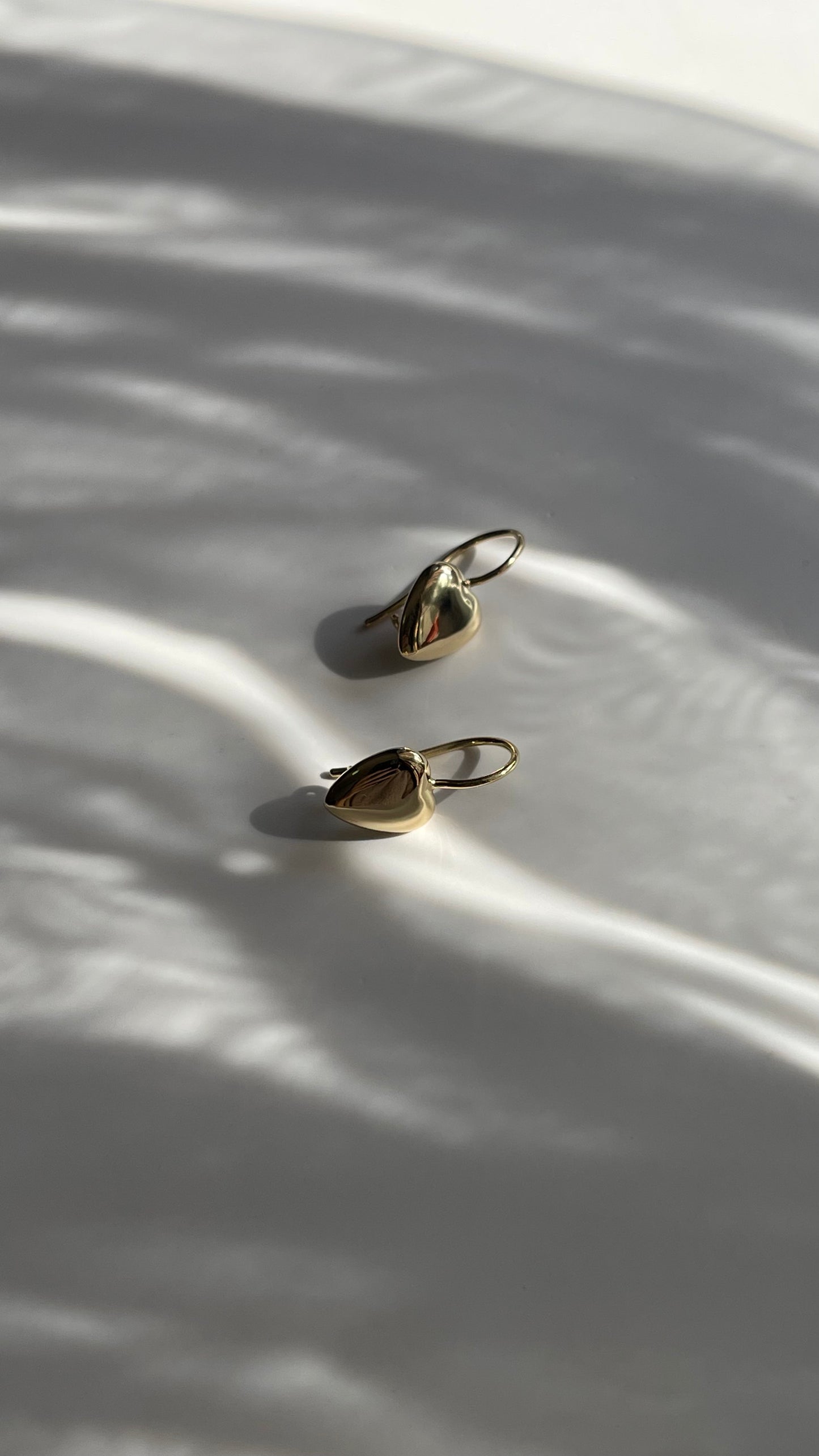 Round heart earrings