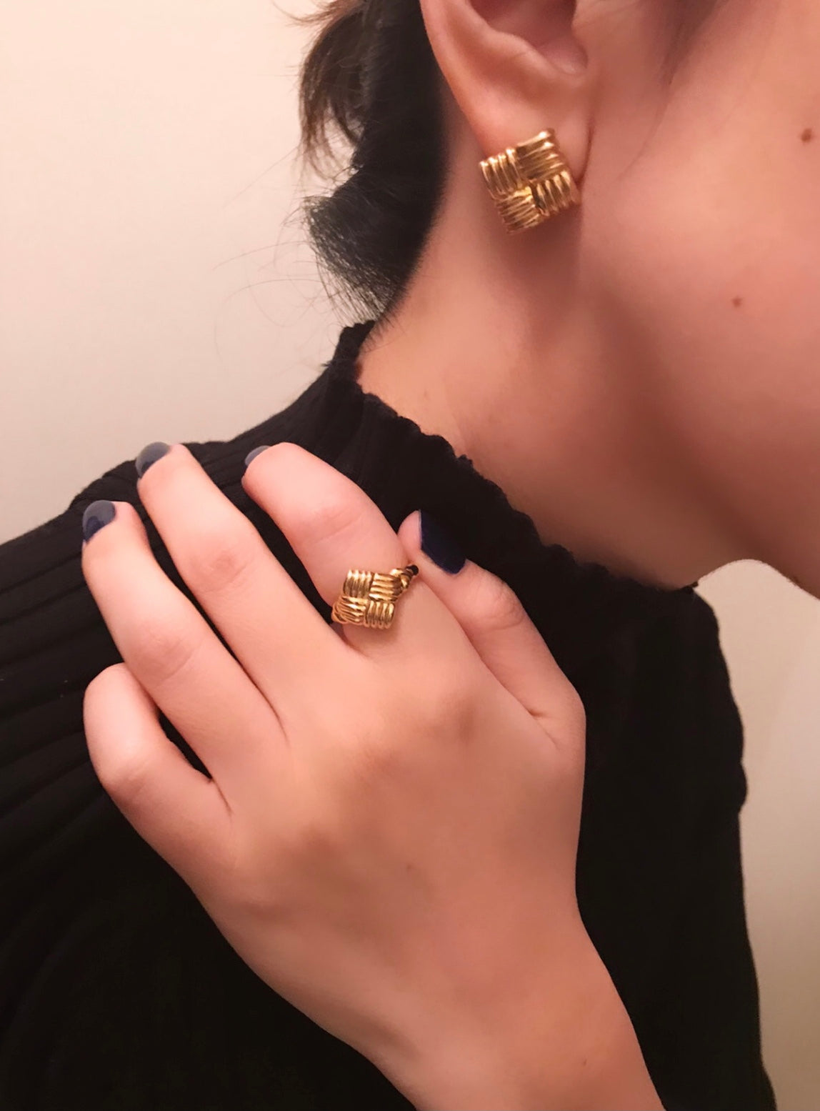 Twill weave ring
