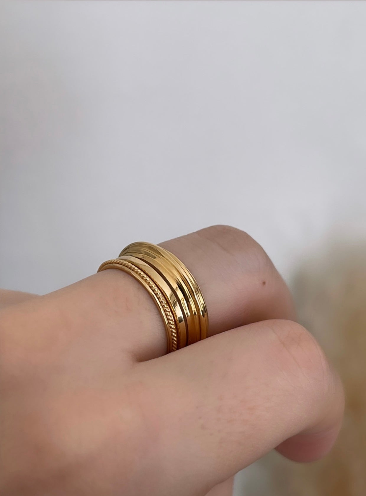 Twist loop ring