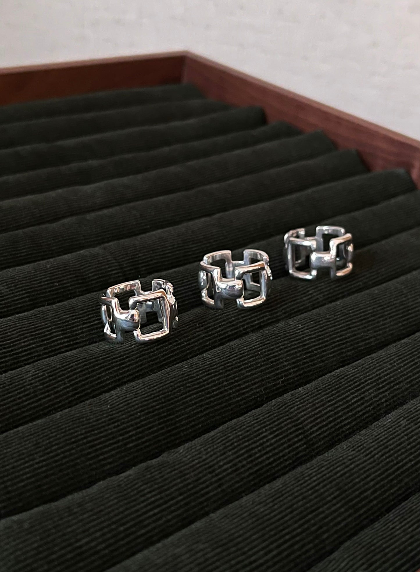 Squares ring