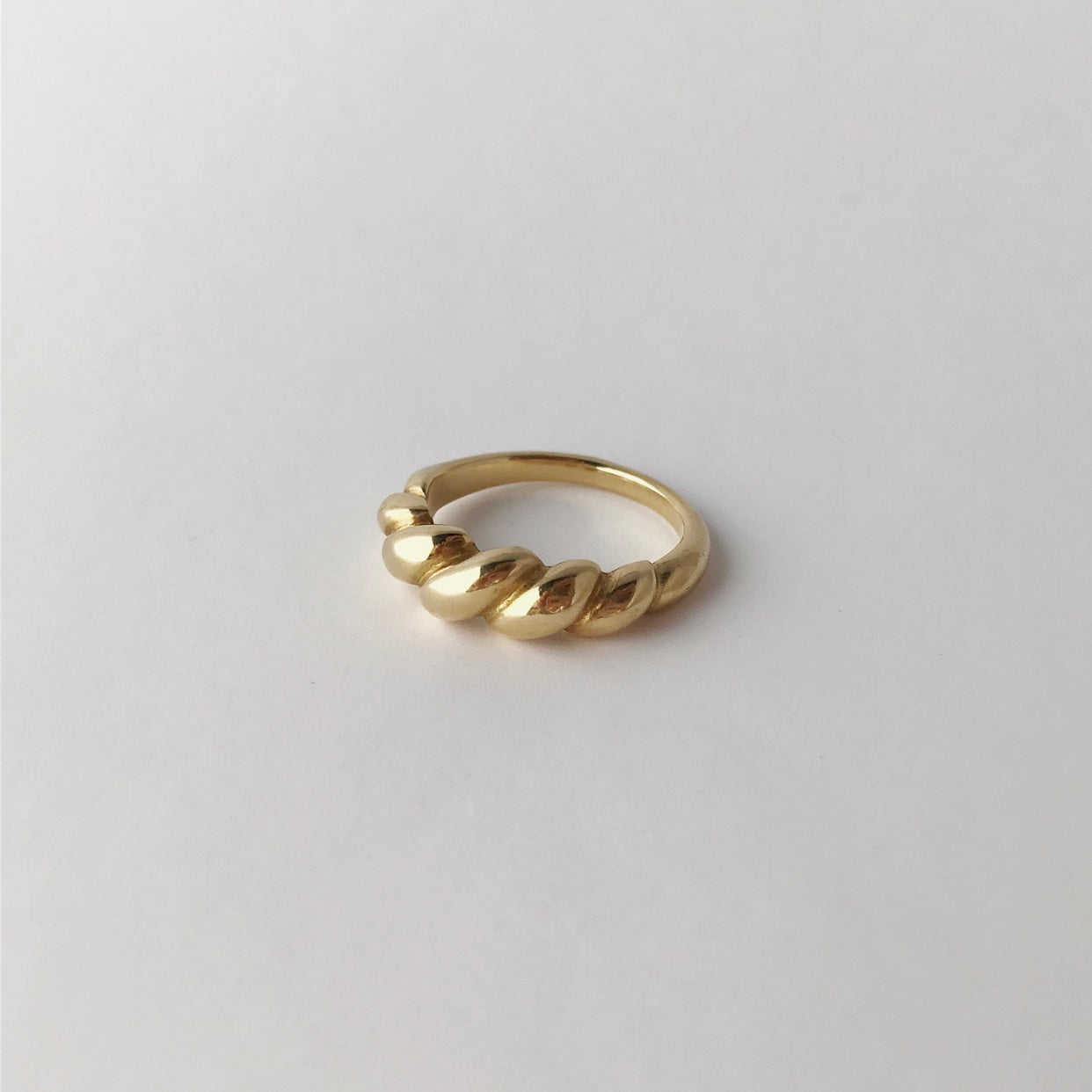 Twist dome ring