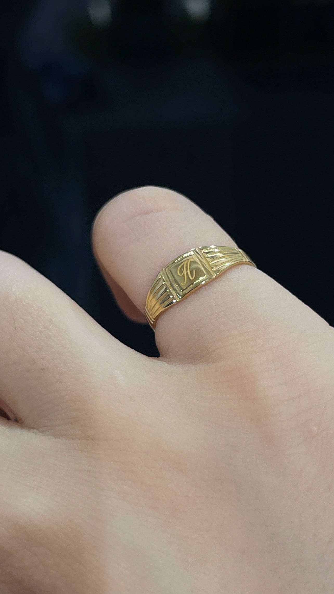 Square rimmed pinky ring