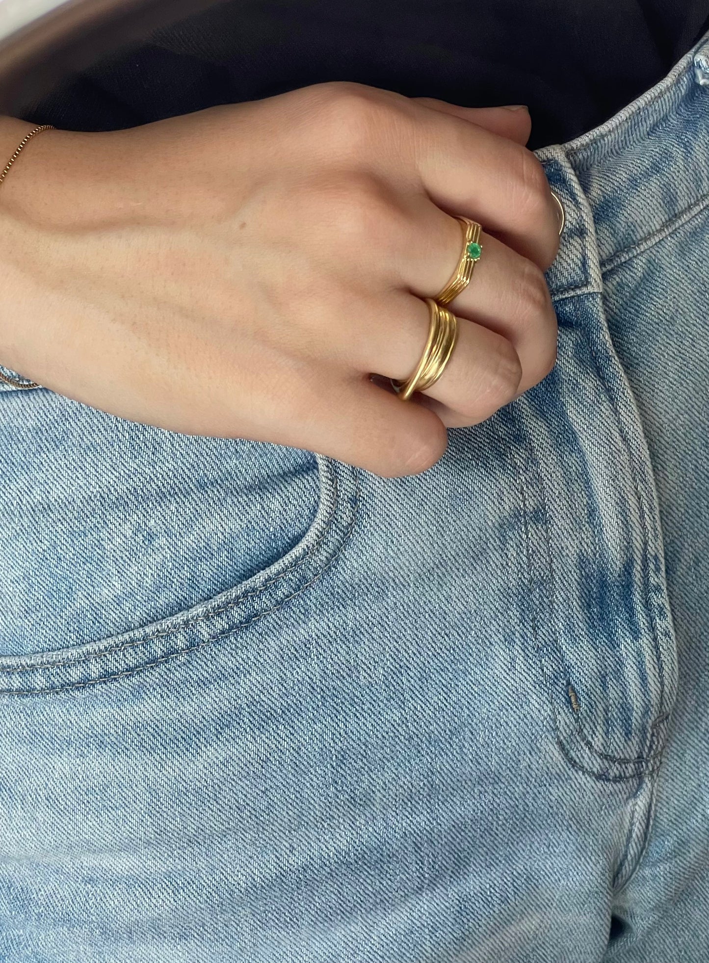 Birthstone reeding ring