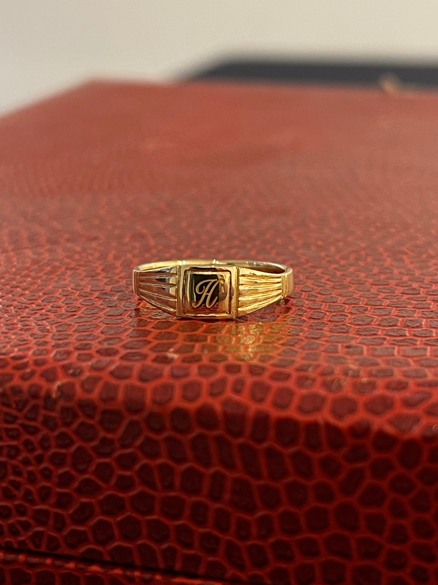 Square rimmed pinky ring