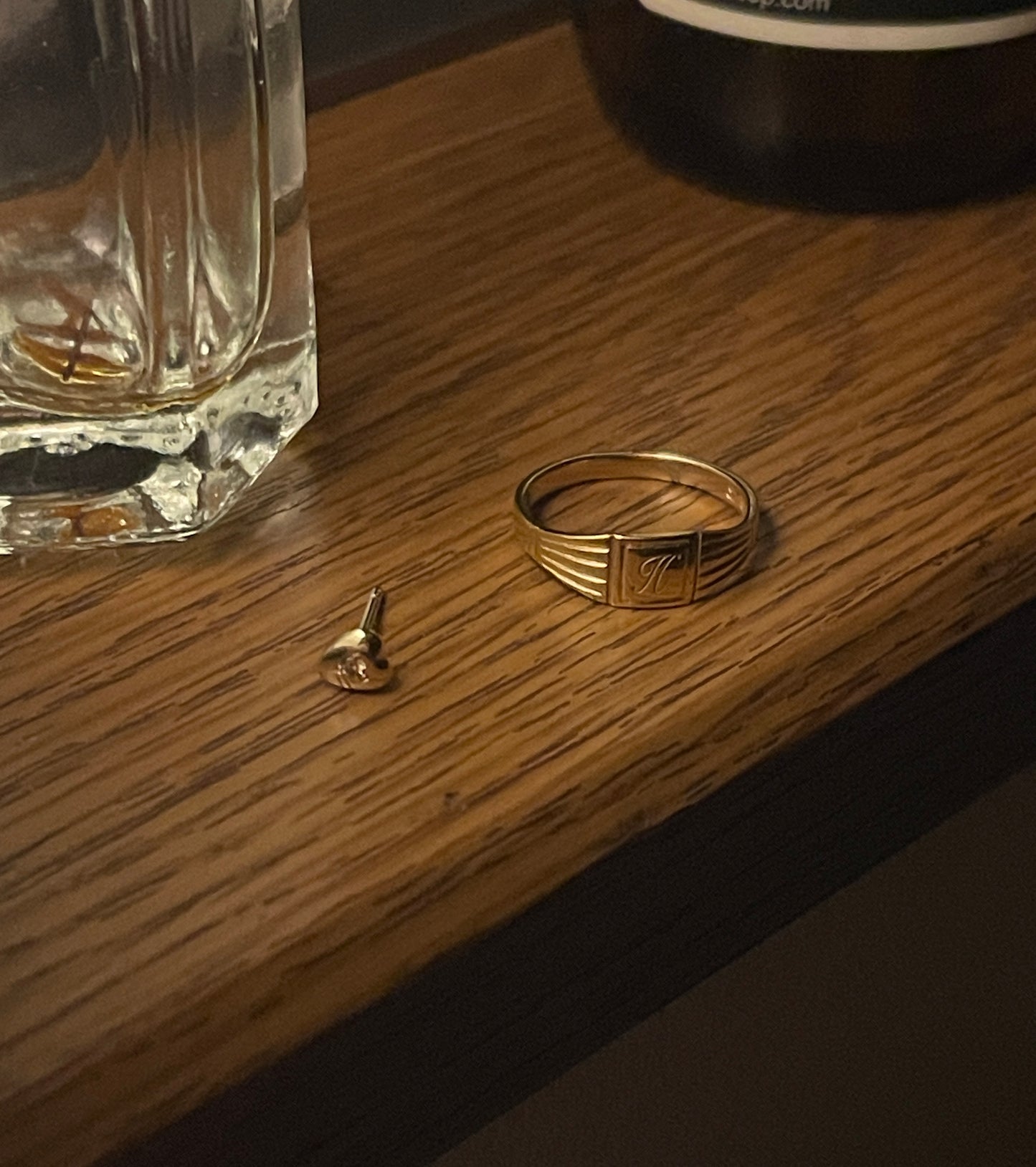 Square rimmed pinky ring