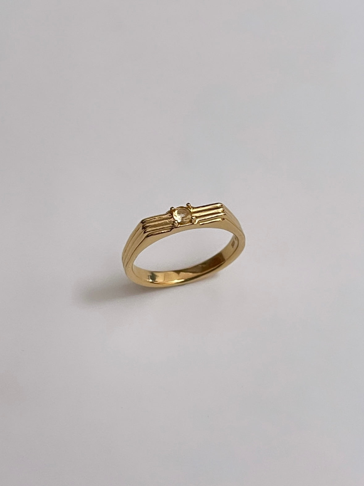 Birthstone reeding ring