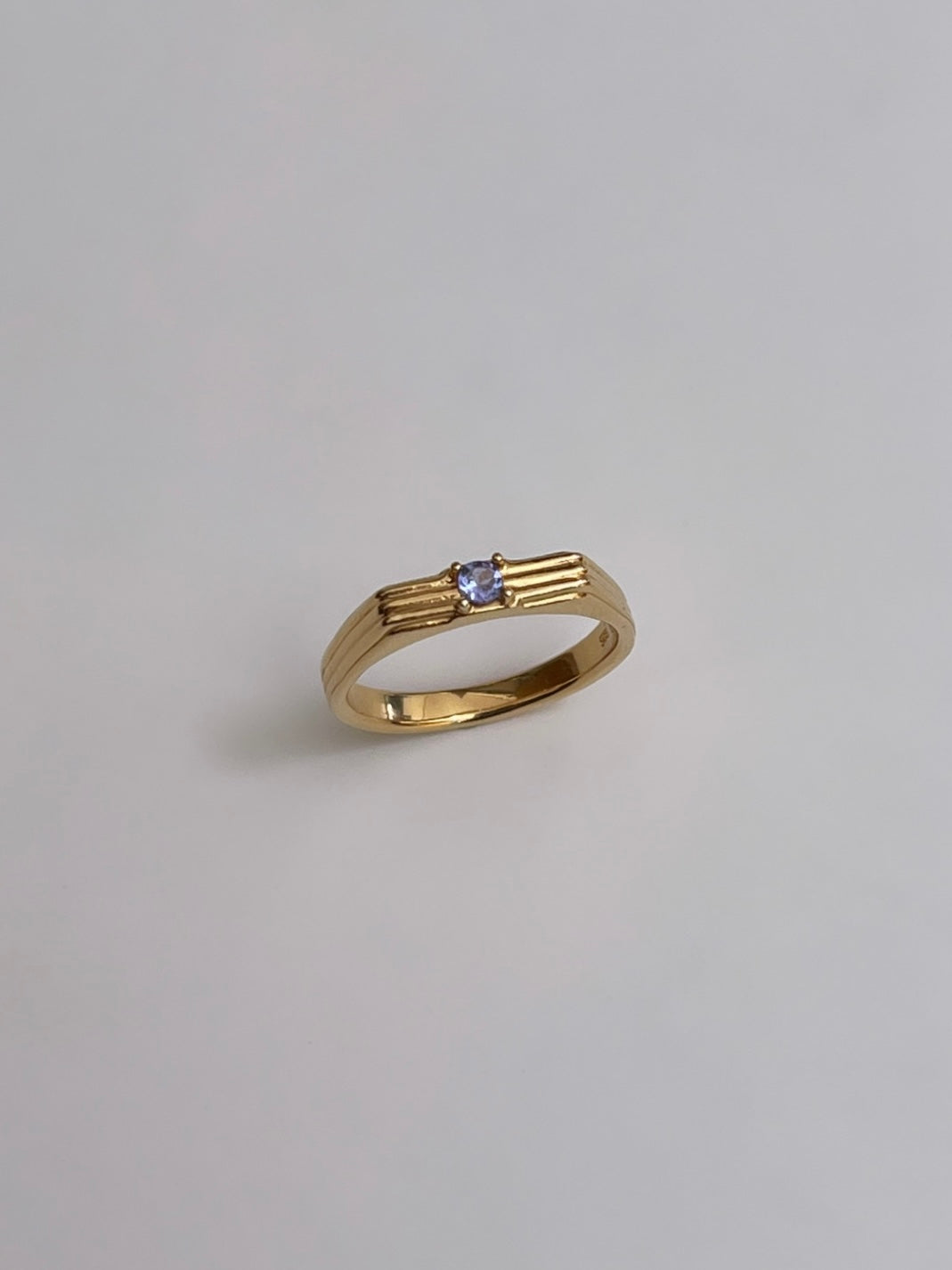 Birthstone reeding ring