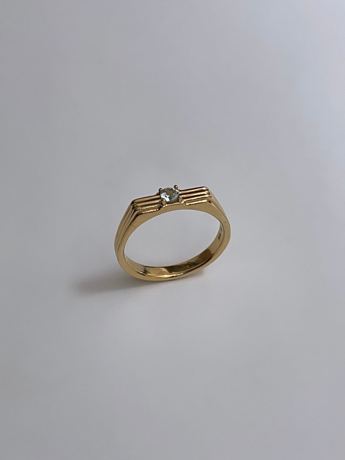 Birthstone reeding ring