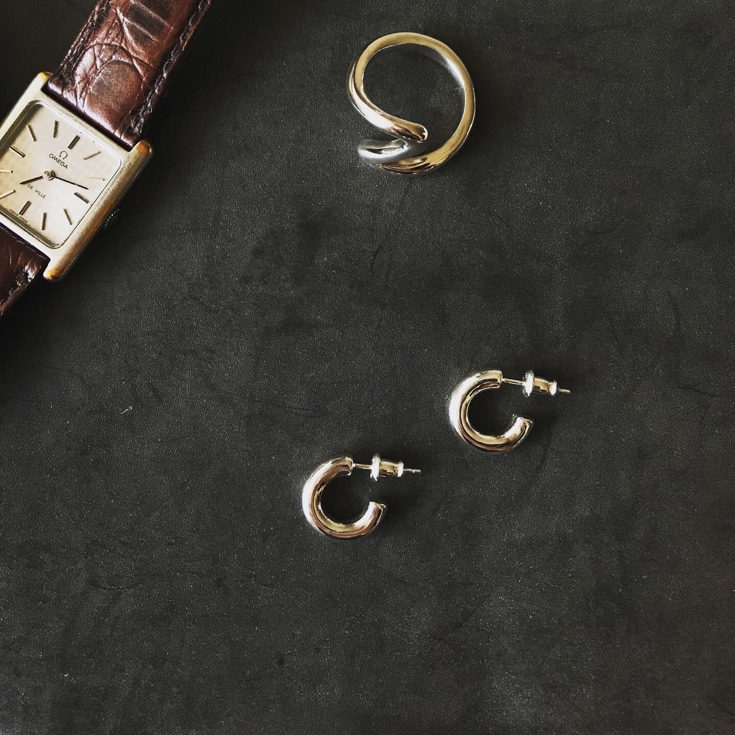 Round earrings