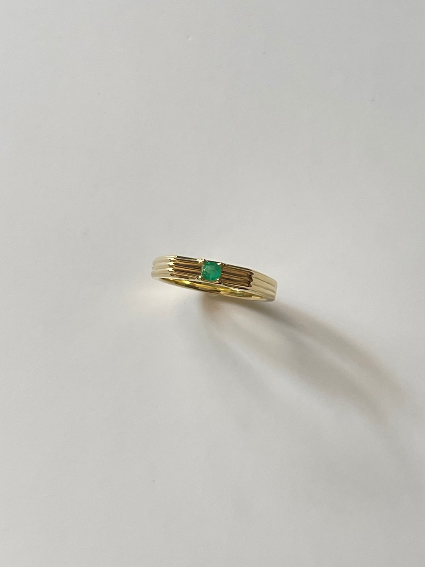 Birthstone reeding ring
