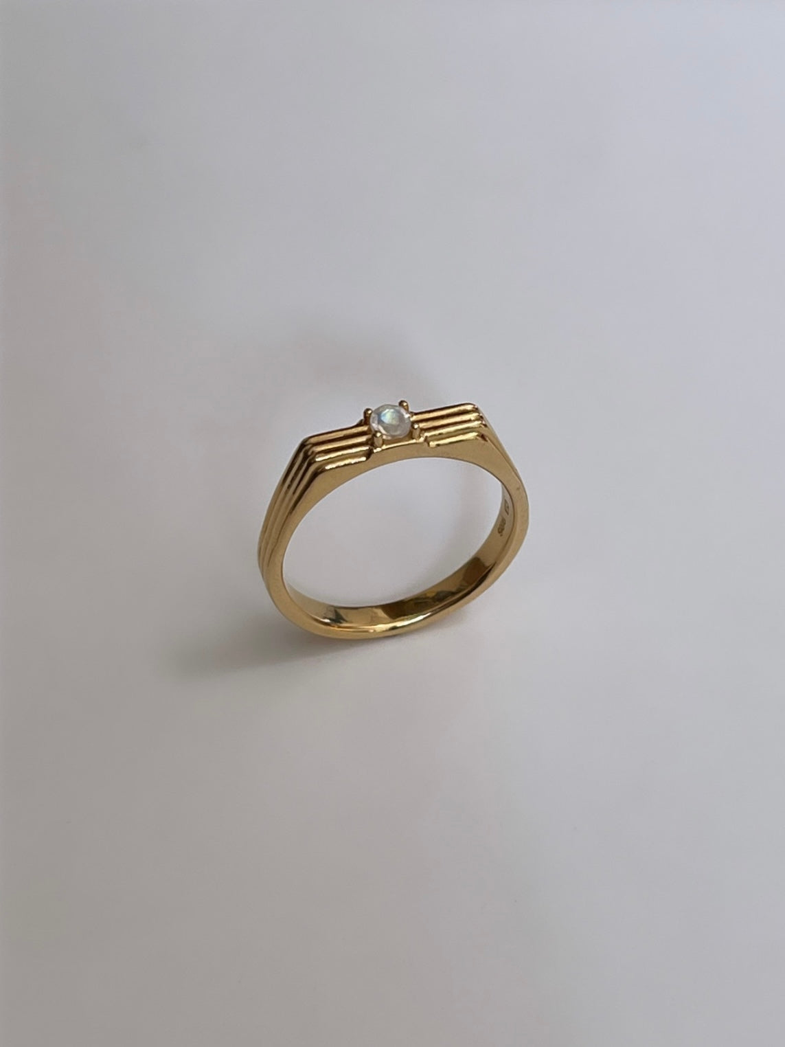 Birthstone reeding ring