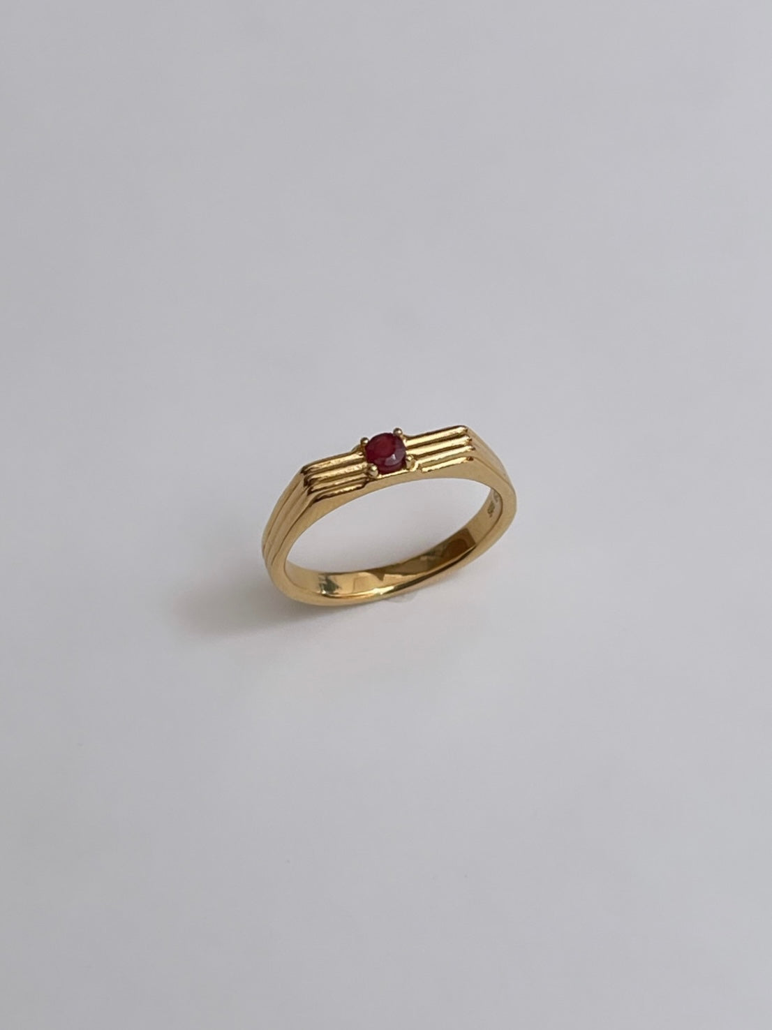 Birthstone reeding ring