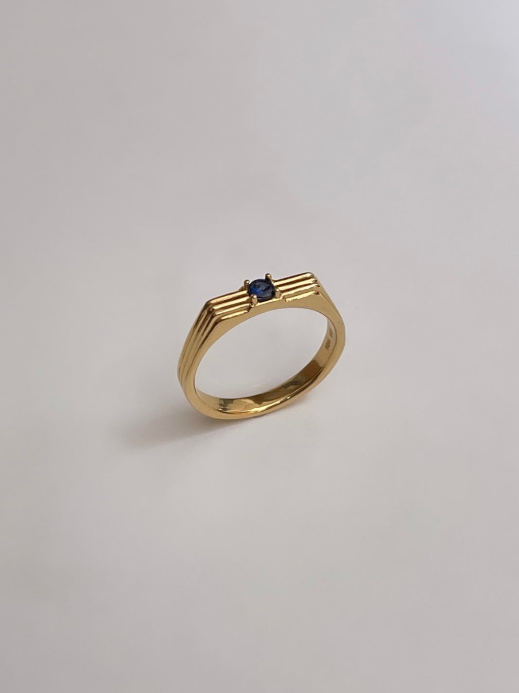 Birthstone reeding ring