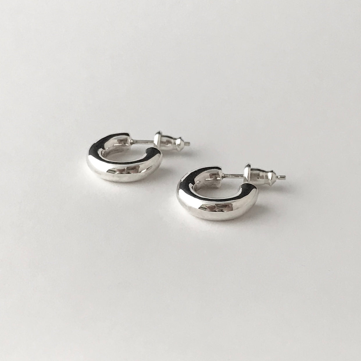 Round earrings