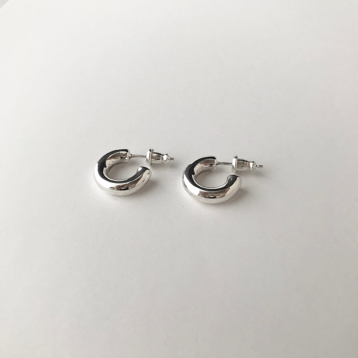 Round earrings