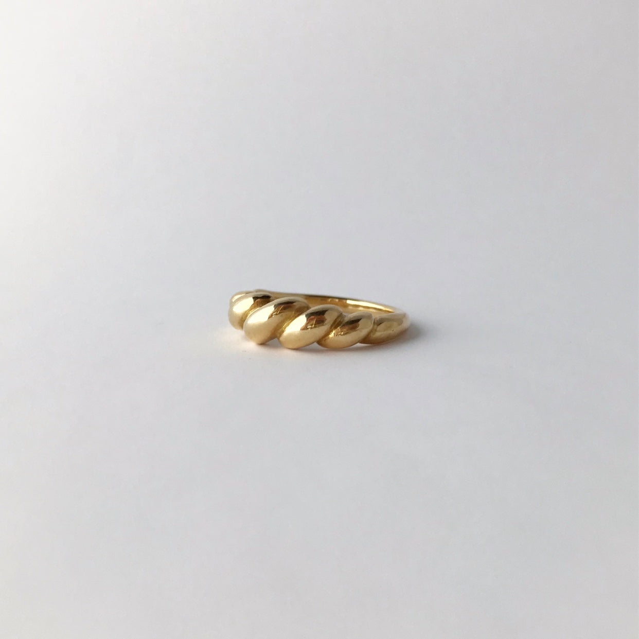 Twist dome ring