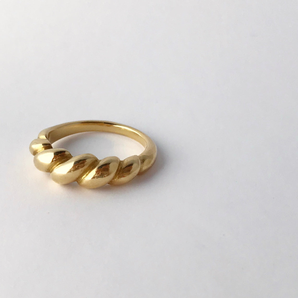 Twist dome ring