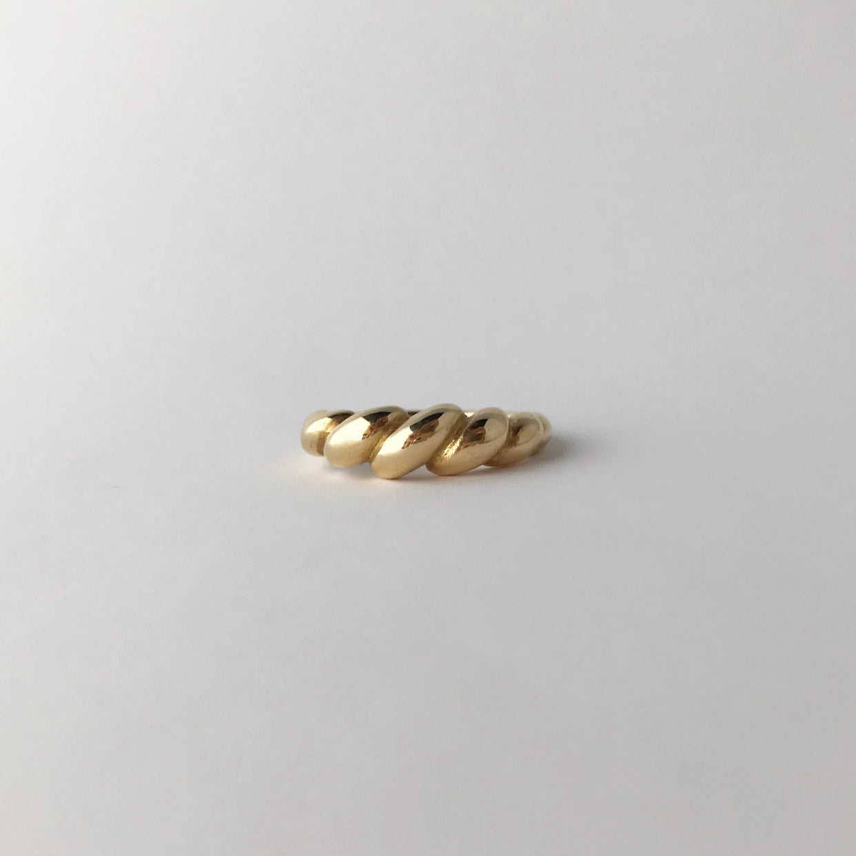 Twist dome ring