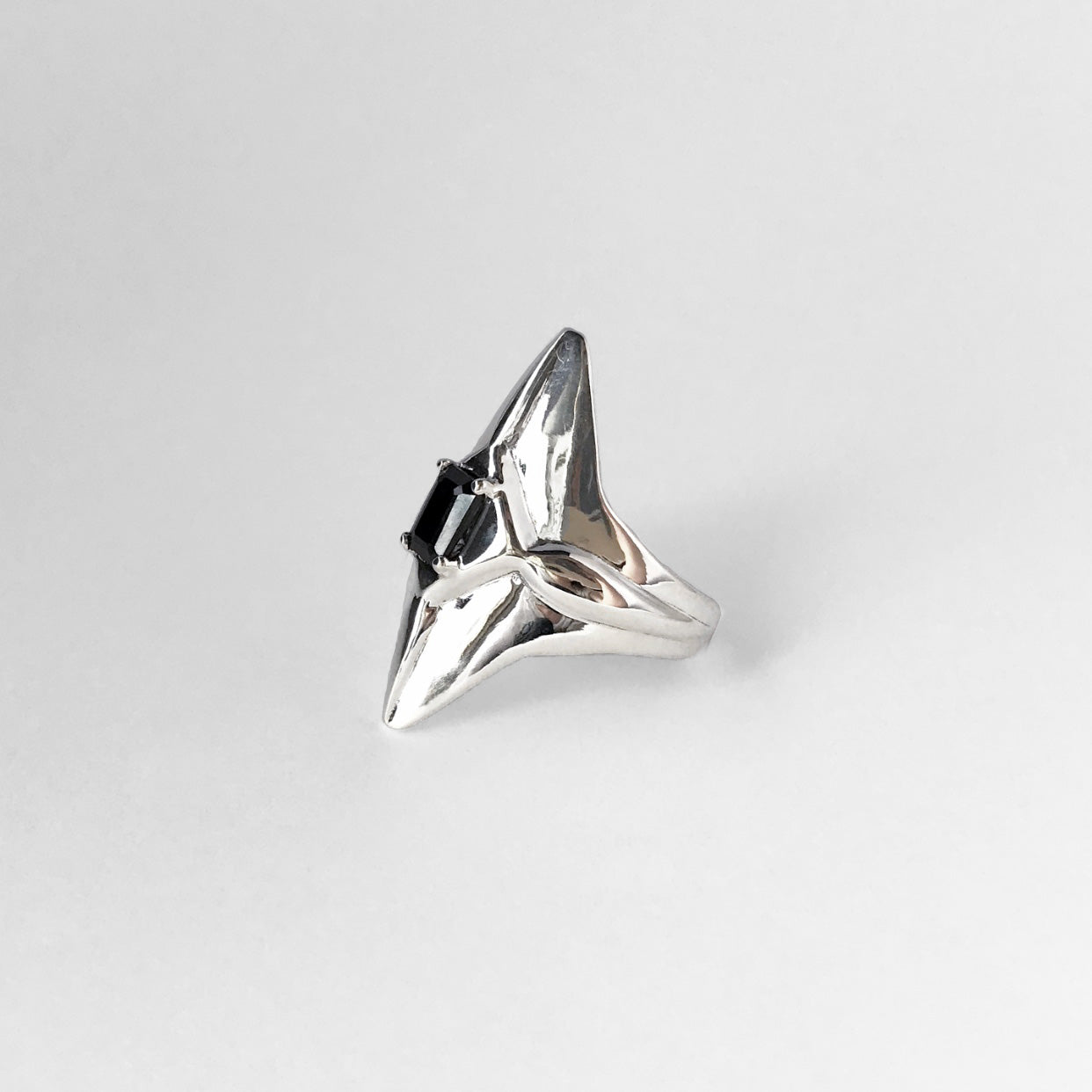 Black spinel star ring