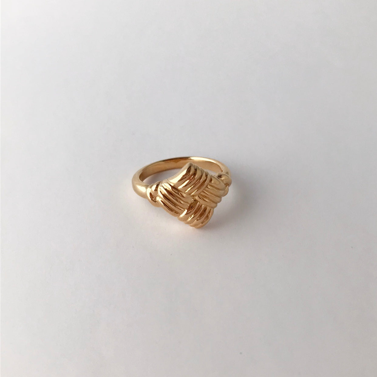 Twill weave ring