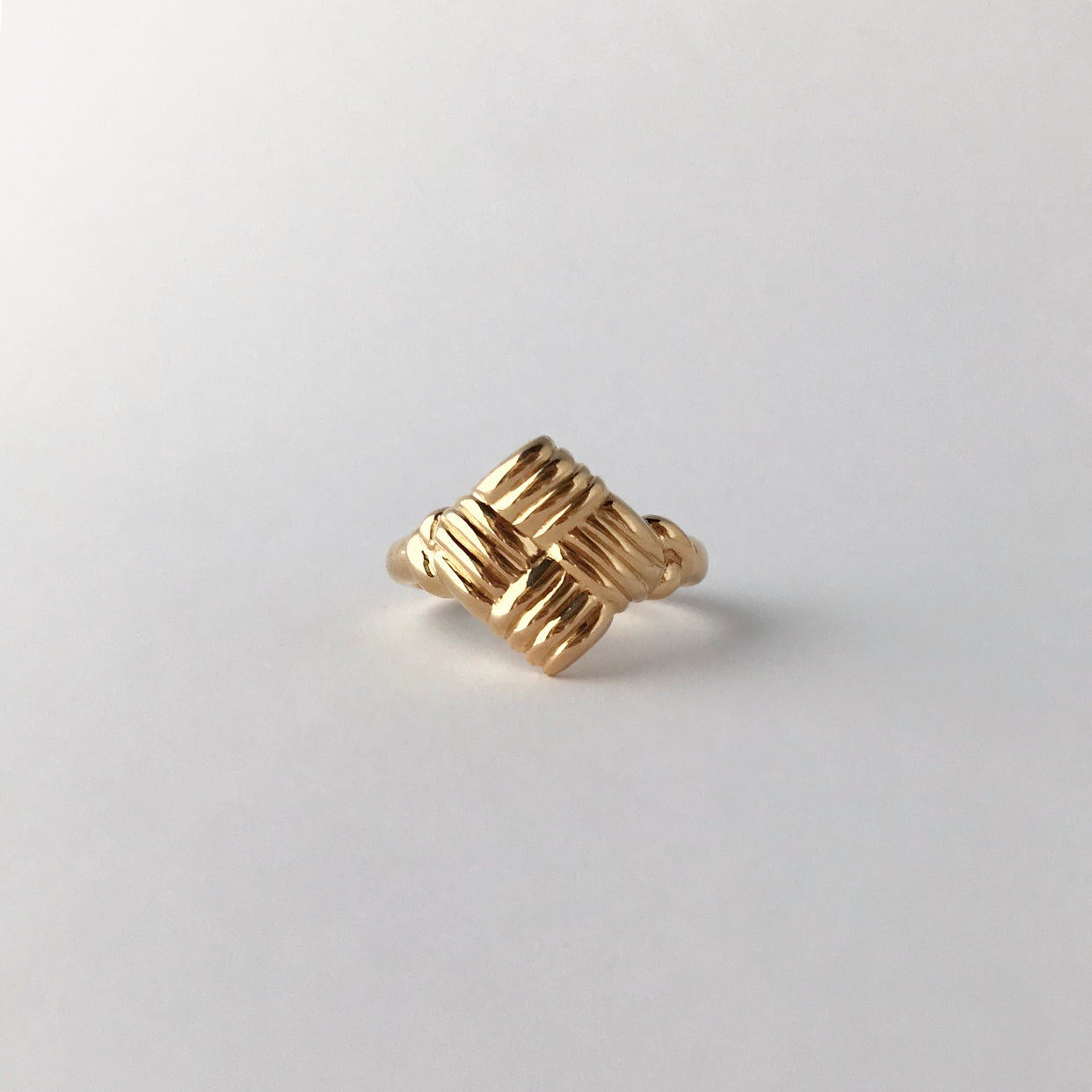 Twill weave ring