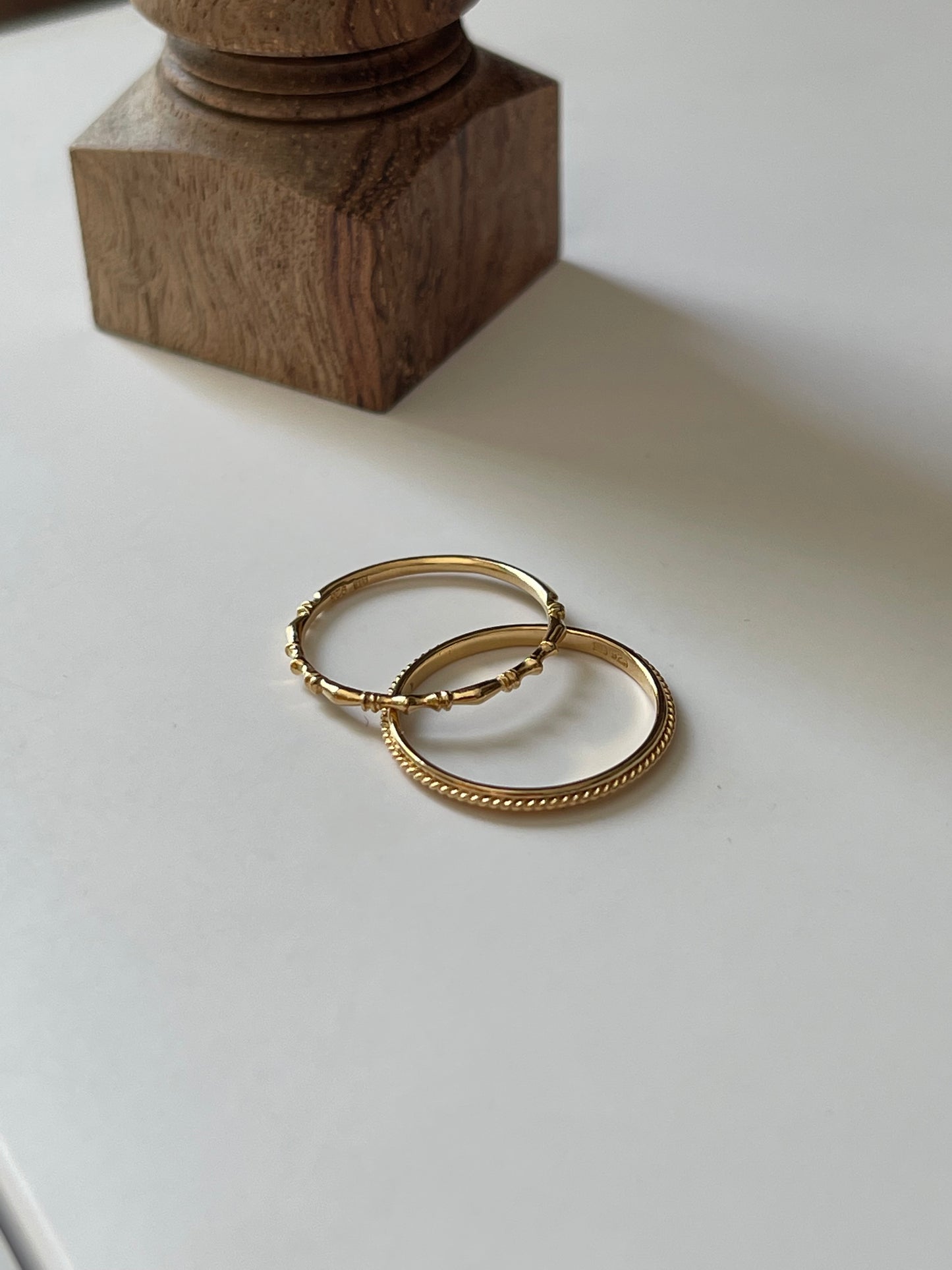 Twist loop ring