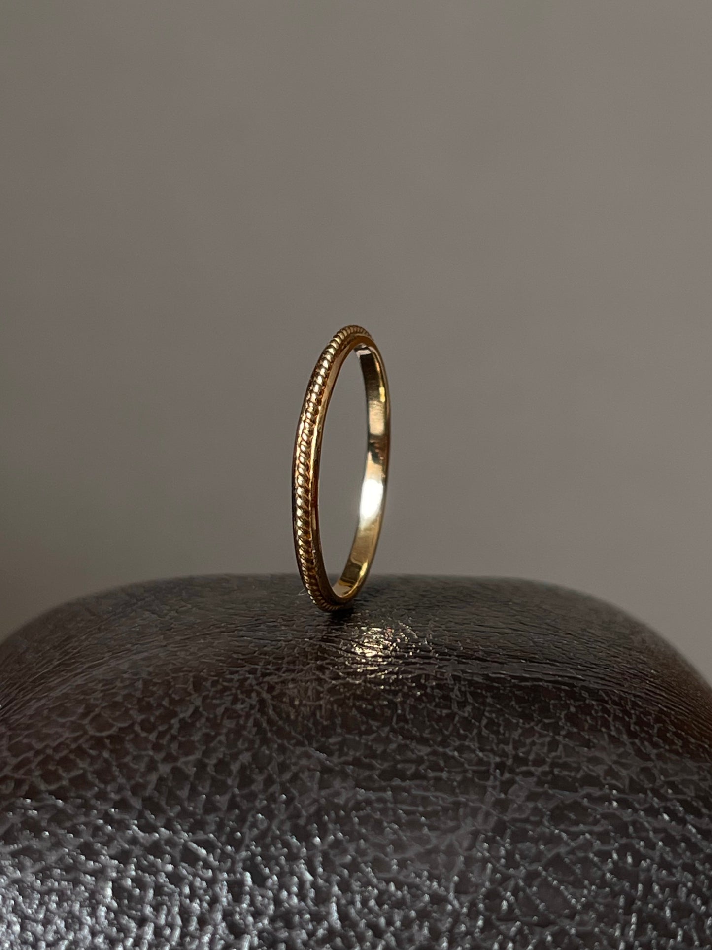 Twist loop ring