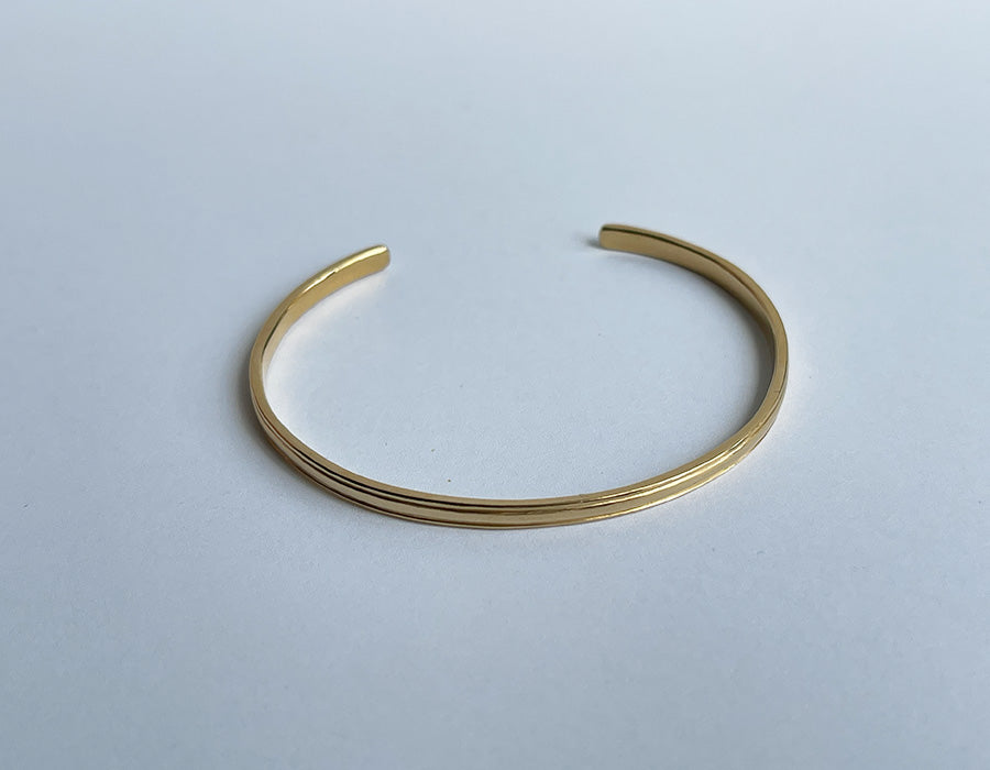 Classic lined bangle