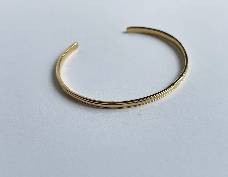 Classic lined bangle