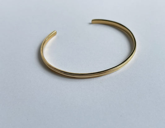 Classic lined bangle