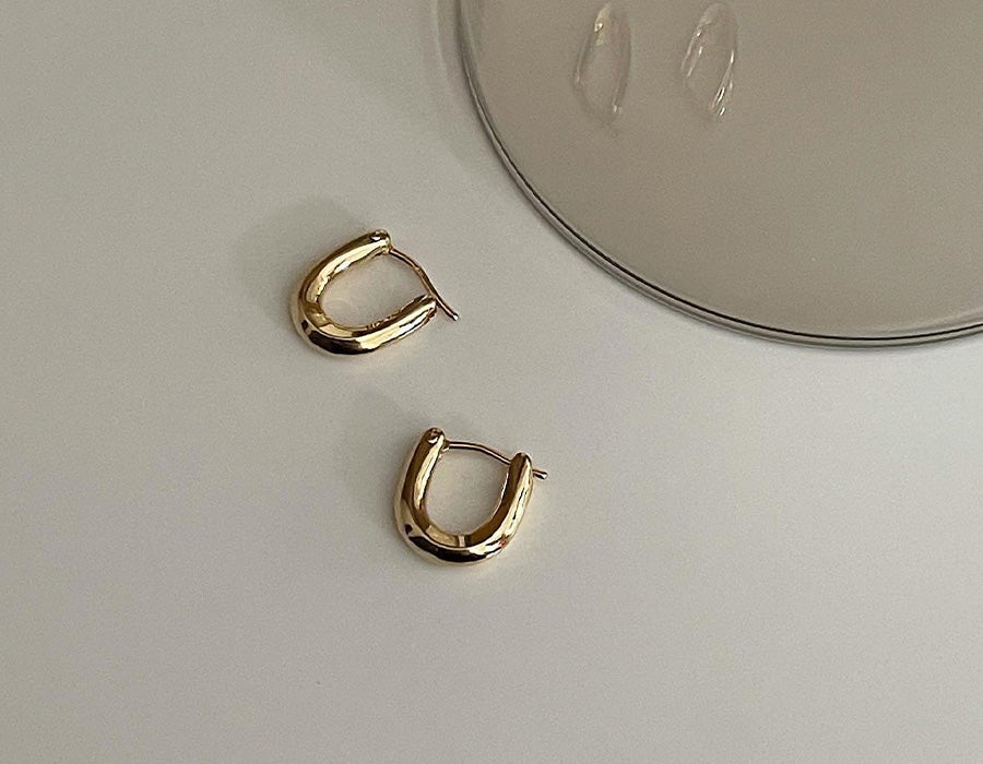 U earrings