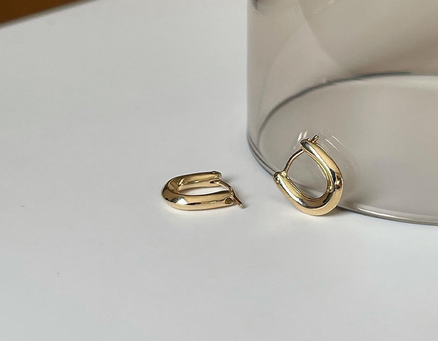 U earrings