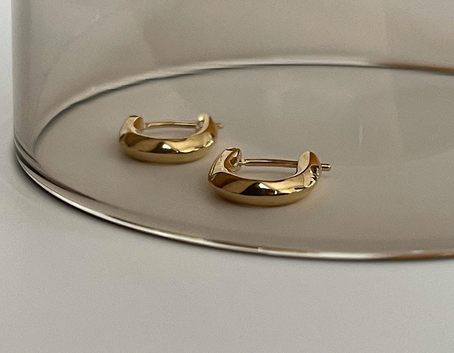 U earrings