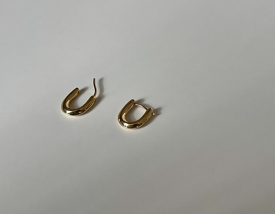 U earrings